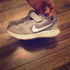 Toddler Nike size 10.5 unisex